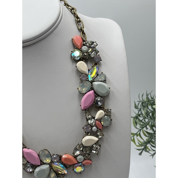 J. Crew Pink Coral Cream Opalescent Glowing Rhinestone‎ Statement Necklace - Picture 4 of 15